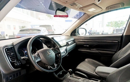 Mitsubishi Outlander III рестайлинг 3, 2016 год, 1 679 000 рублей, 20 фотография