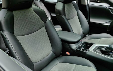 Toyota RAV4, 2025 год, 4 100 000 рублей, 28 фотография