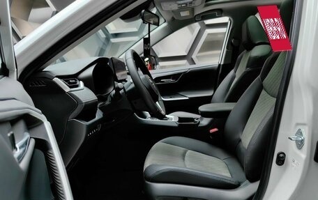 Toyota RAV4, 2025 год, 4 100 000 рублей, 23 фотография