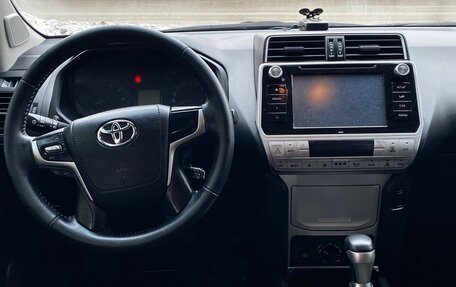 Toyota Land Cruiser Prado 150 рестайлинг 2, 2018 год, 5 000 000 рублей, 12 фотография