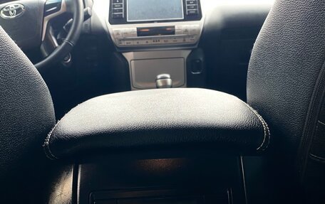 Toyota Land Cruiser Prado 150 рестайлинг 2, 2018 год, 5 000 000 рублей, 13 фотография