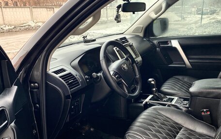 Toyota Land Cruiser Prado 150 рестайлинг 2, 2018 год, 5 000 000 рублей, 11 фотография