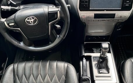 Toyota Land Cruiser Prado 150 рестайлинг 2, 2018 год, 5 000 000 рублей, 10 фотография