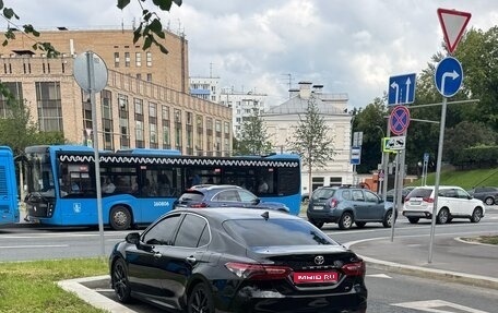 Toyota Camry, 2019 год, 2 400 000 рублей, 1 фотография