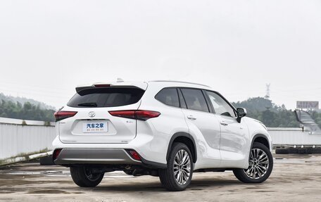 Toyota Highlander, 2024 год, 5 369 000 рублей, 3 фотография