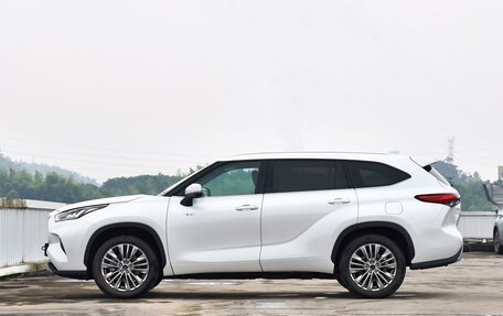 Toyota Highlander, 2024 год, 5 369 000 рублей, 5 фотография