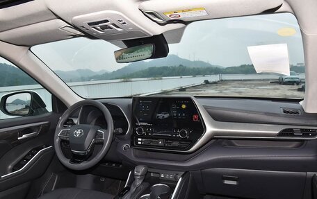Toyota Highlander, 2024 год, 5 369 000 рублей, 6 фотография