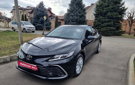 Toyota Camry, 2021 год, 3 350 000 рублей, 2 фотография