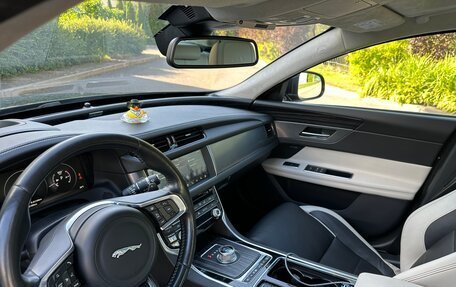 Jaguar XF II, 2016 год, 2 390 000 рублей, 13 фотография