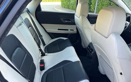 Jaguar XF II, 2016 год, 2 390 000 рублей, 14 фотография