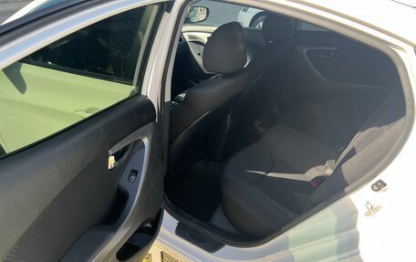 Hyundai Elantra V, 2013 год, 900 000 рублей, 10 фотография