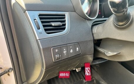 Hyundai Elantra V, 2013 год, 900 000 рублей, 12 фотография