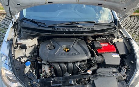 Hyundai Elantra V, 2013 год, 900 000 рублей, 22 фотография