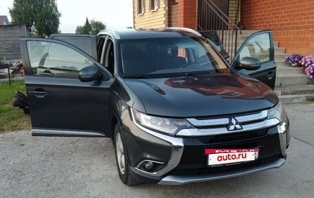 Mitsubishi Outlander III рестайлинг 3, 2017 год, 1 519 999 рублей, 9 фотография