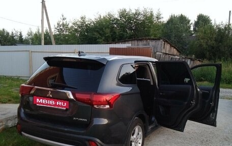 Mitsubishi Outlander III рестайлинг 3, 2017 год, 1 519 999 рублей, 29 фотография