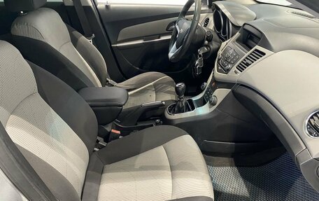 Chevrolet Cruze II, 2011 год, 679 000 рублей, 9 фотография