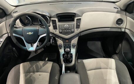 Chevrolet Cruze II, 2011 год, 679 000 рублей, 10 фотография