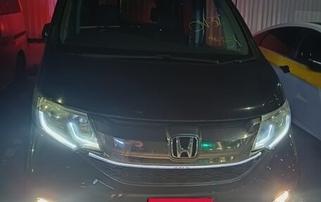 Honda Stepwgn IV, 2015 год, 1 920 000 рублей, 2 фотография