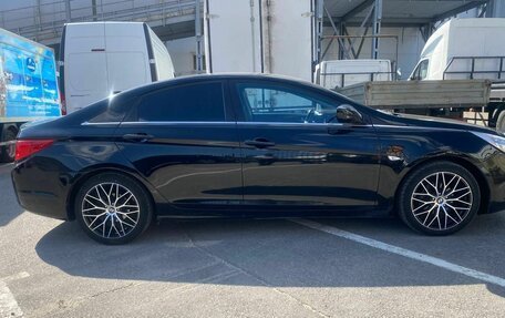 Hyundai Sonata VI, 2011 год, 890 000 рублей, 4 фотография