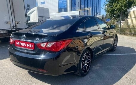 Hyundai Sonata VI, 2011 год, 890 000 рублей, 5 фотография