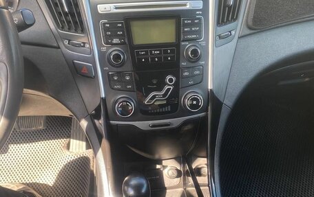Hyundai Sonata VI, 2011 год, 890 000 рублей, 39 фотография