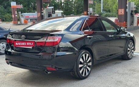 Toyota Camry, 2017 год, 2 320 000 рублей, 6 фотография