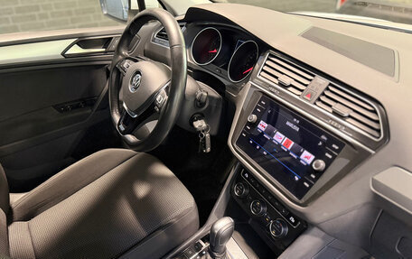 Volkswagen Tiguan II, 2020 год, 2 400 000 рублей, 10 фотография
