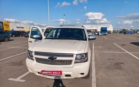 Chevrolet Tahoe III, 2013 год, 1 950 000 рублей, 2 фотография