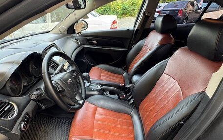 Chevrolet Cruze II, 2011 год, 700 000 рублей, 4 фотография