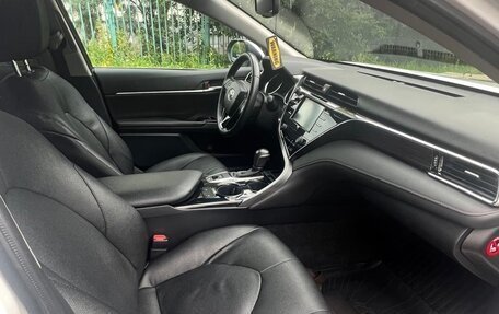 Toyota Camry, 2020 год, 2 670 000 рублей, 5 фотография
