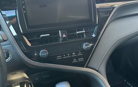Toyota Camry, 2021 год, 2 800 000 рублей, 3 фотография