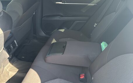 Toyota Camry, 2021 год, 2 800 000 рублей, 4 фотография