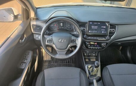 Hyundai Solaris II рестайлинг, 2021 год, 1 630 000 рублей, 18 фотография