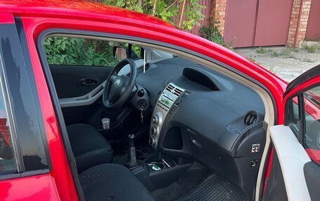 Toyota Yaris III рестайлинг, 2008 год, 500 000 рублей, 4 фотография