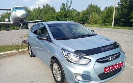 Hyundai Solaris II рестайлинг, 2011 год, 750 000 рублей, 1 фотография