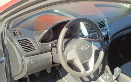 Hyundai Solaris II рестайлинг, 2011 год, 650 000 рублей, 3 фотография