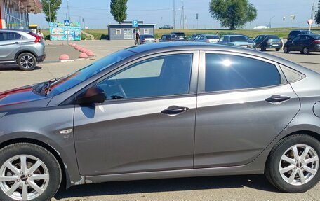 Hyundai Solaris II рестайлинг, 2011 год, 650 000 рублей, 5 фотография