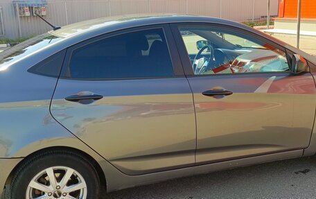 Hyundai Solaris II рестайлинг, 2011 год, 650 000 рублей, 6 фотография