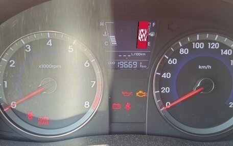 Hyundai Solaris II рестайлинг, 2011 год, 650 000 рублей, 11 фотография