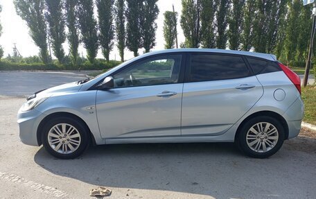 Hyundai Solaris II рестайлинг, 2011 год, 750 000 рублей, 4 фотография