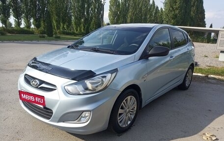 Hyundai Solaris II рестайлинг, 2011 год, 750 000 рублей, 3 фотография