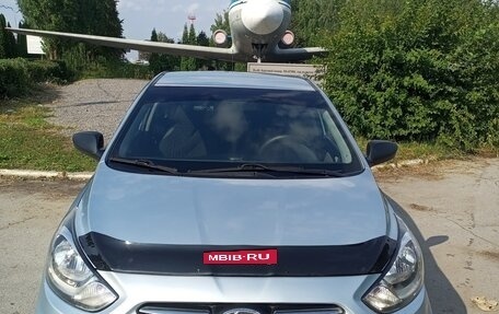 Hyundai Solaris II рестайлинг, 2011 год, 750 000 рублей, 2 фотография