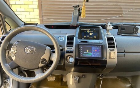 Toyota Prius, 2008 год, 720 000 рублей, 8 фотография