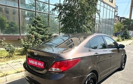 Hyundai Solaris II рестайлинг, 2015 год, 800 000 рублей, 7 фотография