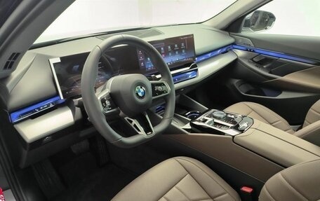BMW 5 серия, 2025 год, 8 610 000 рублей, 15 фотография