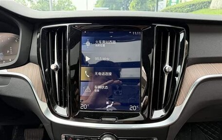 Volvo S60 III, 2022 год, 2 400 000 рублей, 7 фотография