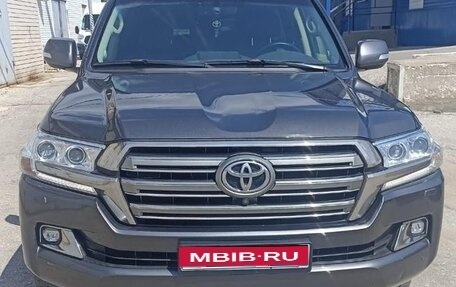 Toyota Land Cruiser 200, 2017 год, 4 600 000 рублей, 1 фотография