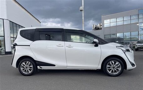 Toyota Sienta II, 2022 год, 967 000 рублей, 4 фотография
