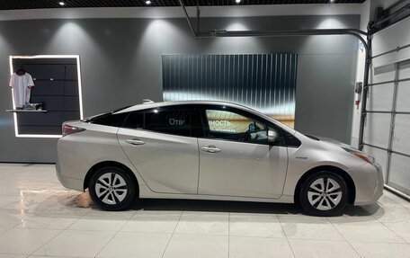 Toyota Prius IV XW50, 2018 год, 1 670 000 рублей, 4 фотография