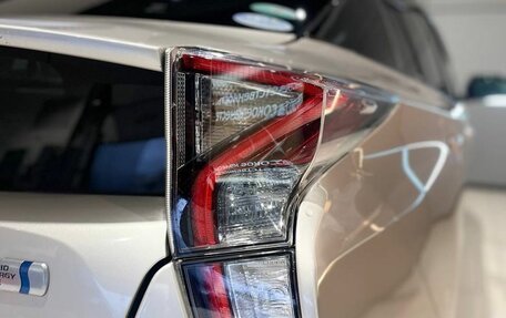Toyota Prius IV XW50, 2018 год, 1 670 000 рублей, 9 фотография